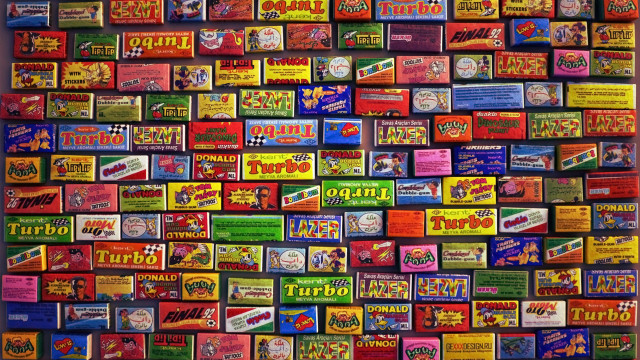 Candy boxes store window display free wallpaper - medium preview image