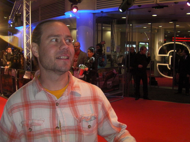 Man red carpet crowd video free wallpaper - medium preview image