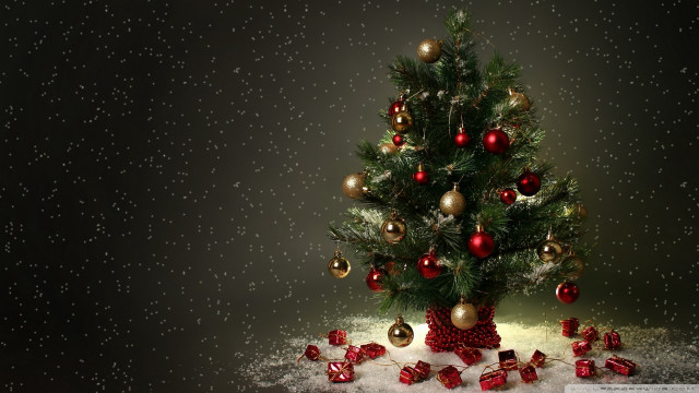 Christmas tree presents snow falling free wallpaper - medium preview image