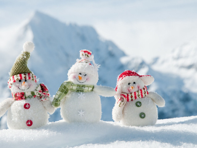 Three snowmen scarf hat mountain free wallpaper - medium preview image