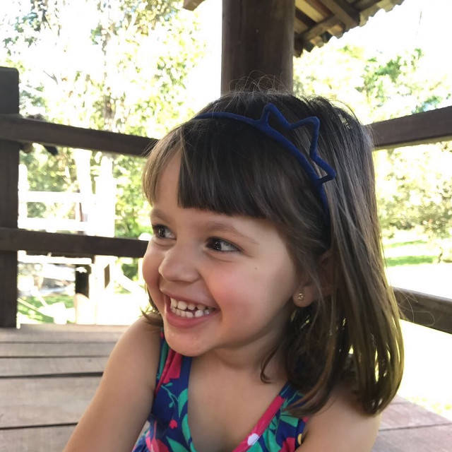 Little girl bench smiling camera free wallpaper - medium preview image