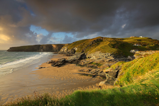 Beach cliff house cloudy sky free wallpaper - medium preview image
