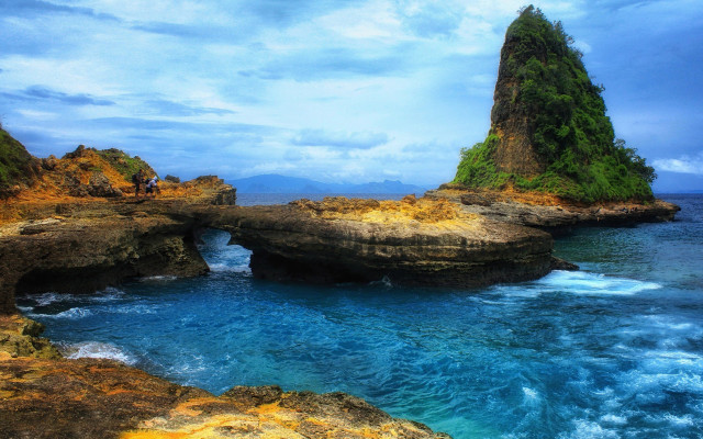 Rocky beach blue ocean rock free wallpaper - medium preview image
