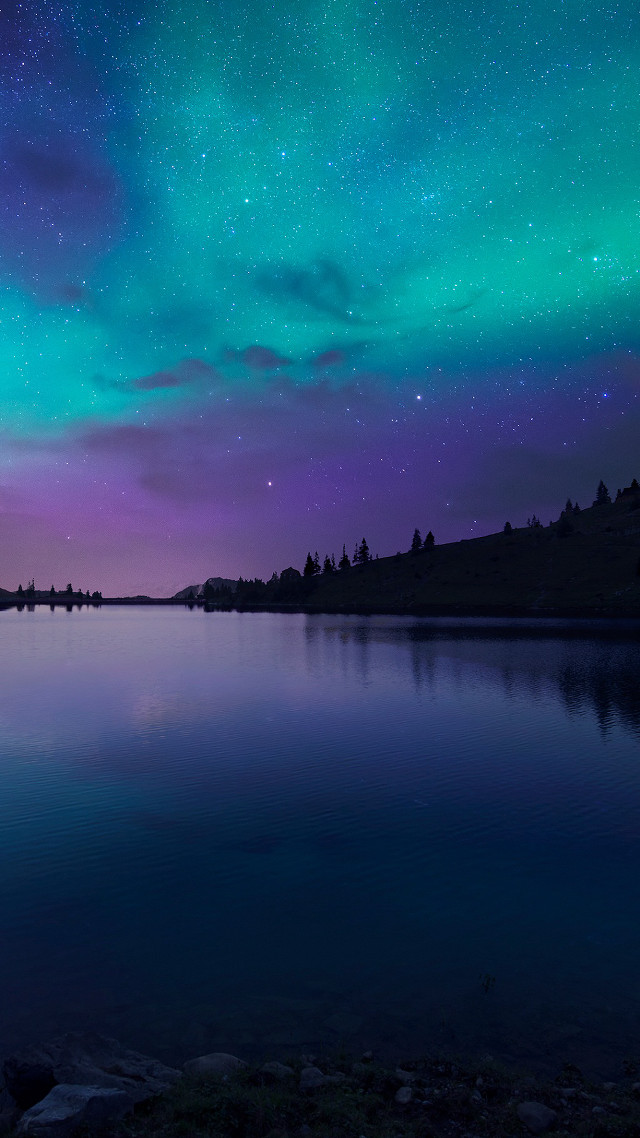 Lake purple green aurora borealis free wallpaper - medium preview image