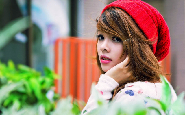 Woman red hat looking distance free wallpaper - medium preview image