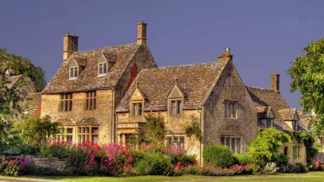 Large house many windows beautiful free wallpaper - medium preview image