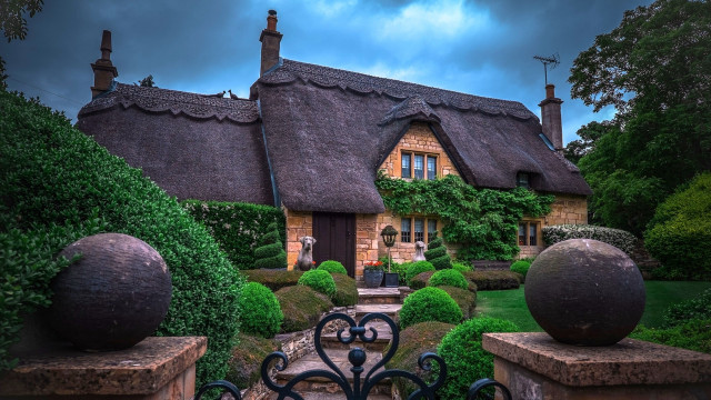 Thatched roof house garden gate free wallpaper - medium preview image