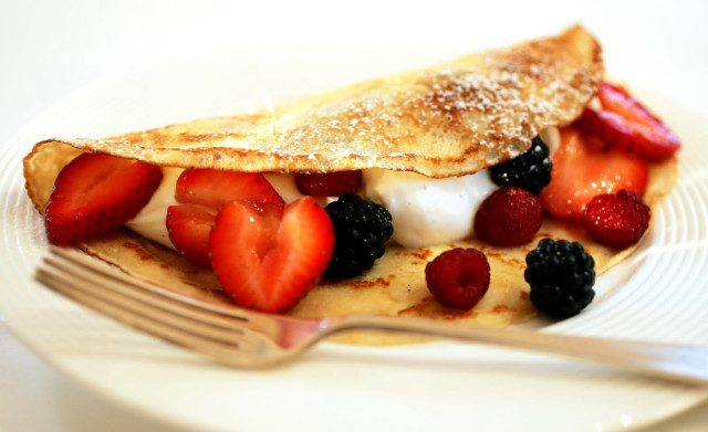 Plate pastry berries fork blueberry free wallpaper - medium preview image
