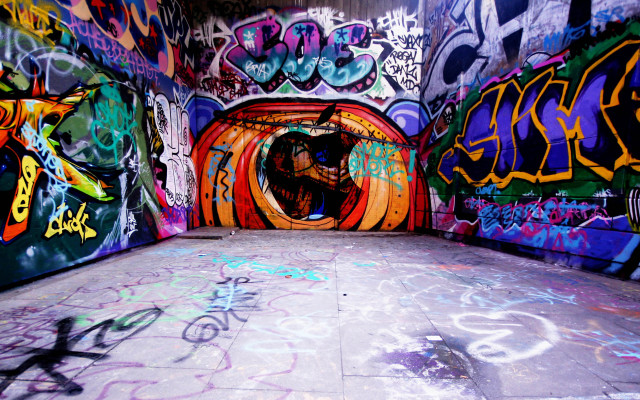 Graffiti room door center image free wallpaper - medium preview image