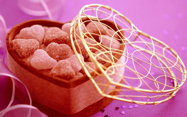 Heart box filled small hearts free wallpaper - medium preview image