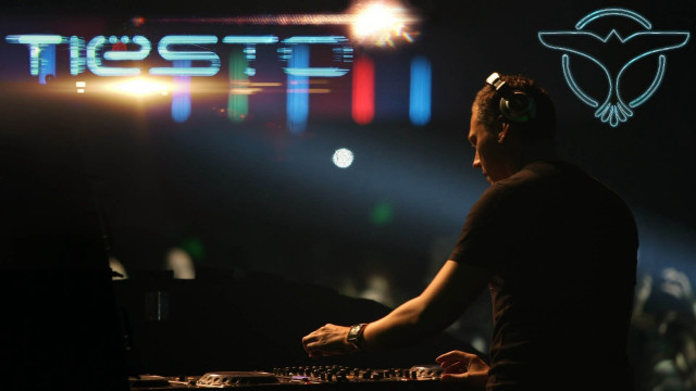 Man headphones dj set concert free wallpaper - medium preview image