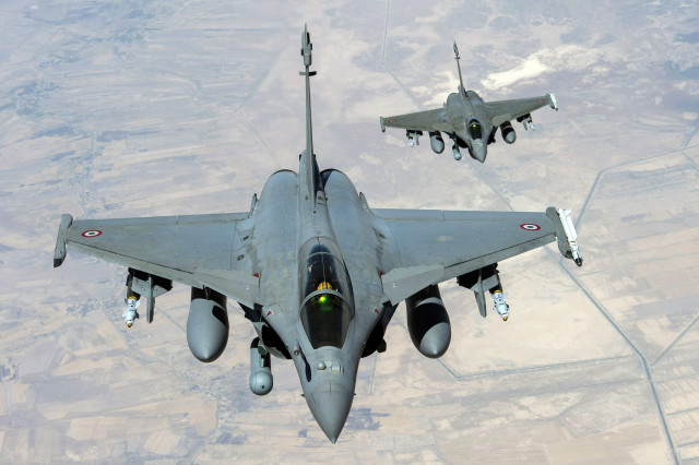 Fighter jets desert sky flying free wallpaper - medium preview image