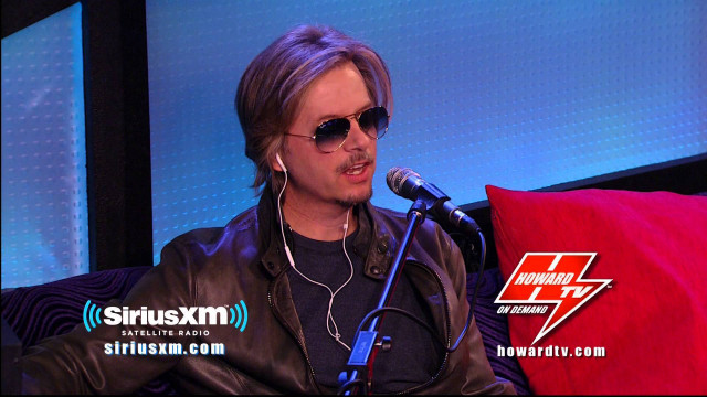Man headphones microphone red pillow free wallpaper - medium preview image