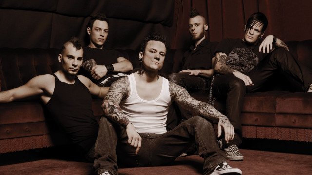 Men couch floor curtain group free wallpaper - medium preview image