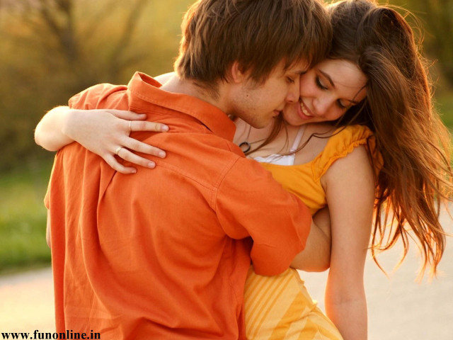 Man woman hugging street corner free wallpaper for desktop - medium preview image