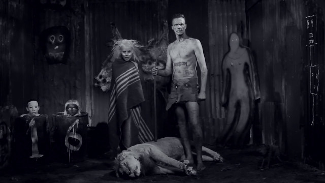 Man woman dead animal room free wallpaper - medium preview image