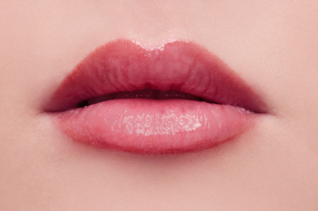 Woman lips pink glossy halftone free wallpaper - medium preview image