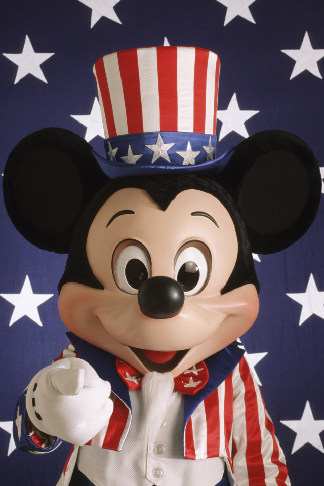 Mickey mouse statue top hat free wallpaper - medium preview image