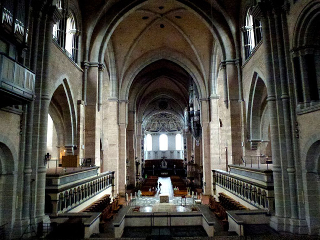 Large cathedral massive ceiling central free wallpaper - medium preview image