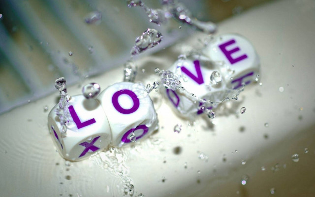 Couple dices table water splashing free wallpaper - medium preview image