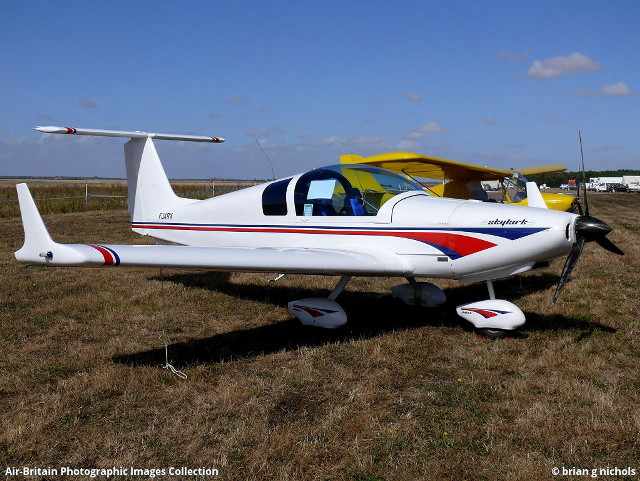 Small plane grass field background free wallpaper - medium preview image