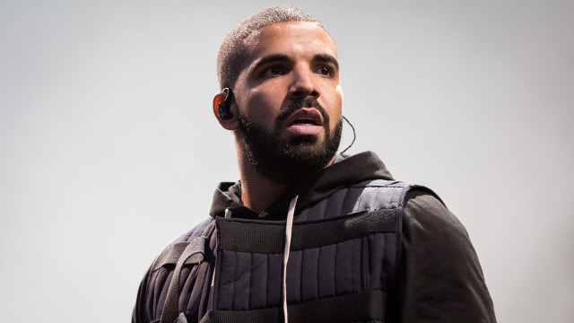Man earbuds jacket hoodie headphones free wallpaper - medium preview image