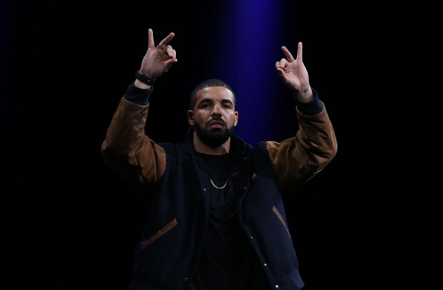 Man standing stage hands up free wallpaper - medium preview image