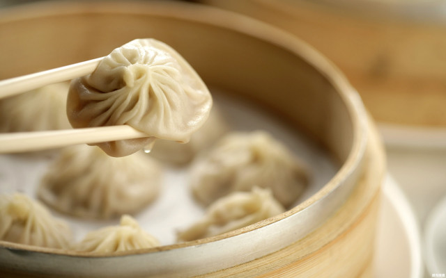 Dumplings chopsticks soup closeup bowl free wallpaper - medium preview image