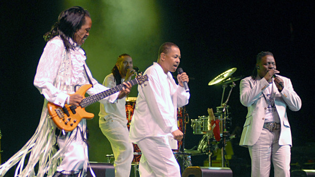 Stage guitarists band performance group free wallpaper - medium preview image