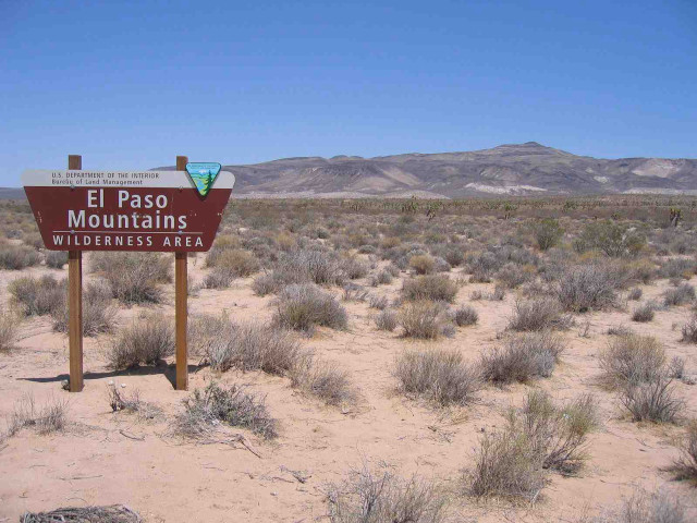Desert sign mountains blue sky free wallpaper - medium preview image