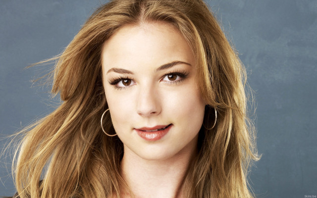 Woman long hair hoop earrings #3 free wallpaper - medium preview image