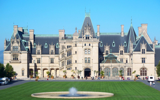 Castle fountain sunny day blue free wallpaper - medium preview image