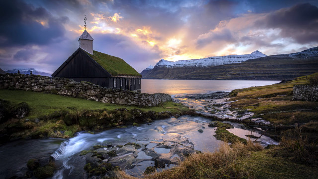 Small house green roof river #2 free wallpaper - medium preview image