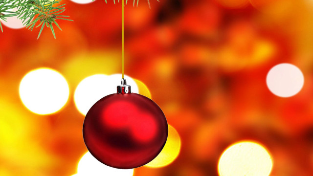 Red ornament christmas tree bokeh free wallpaper - medium preview image