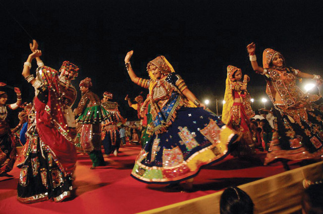 Costume dancers night stage lights free wallpaper - medium preview image