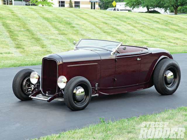 Classic car driveway grassy area #2 free wallpaper - medium preview image