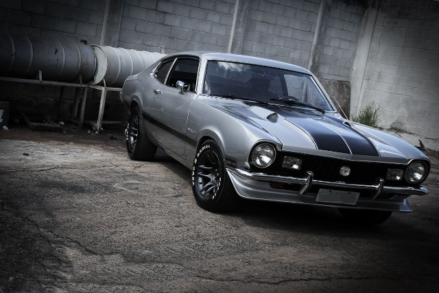 Silver car cement wall water free wallpaper - medium preview image