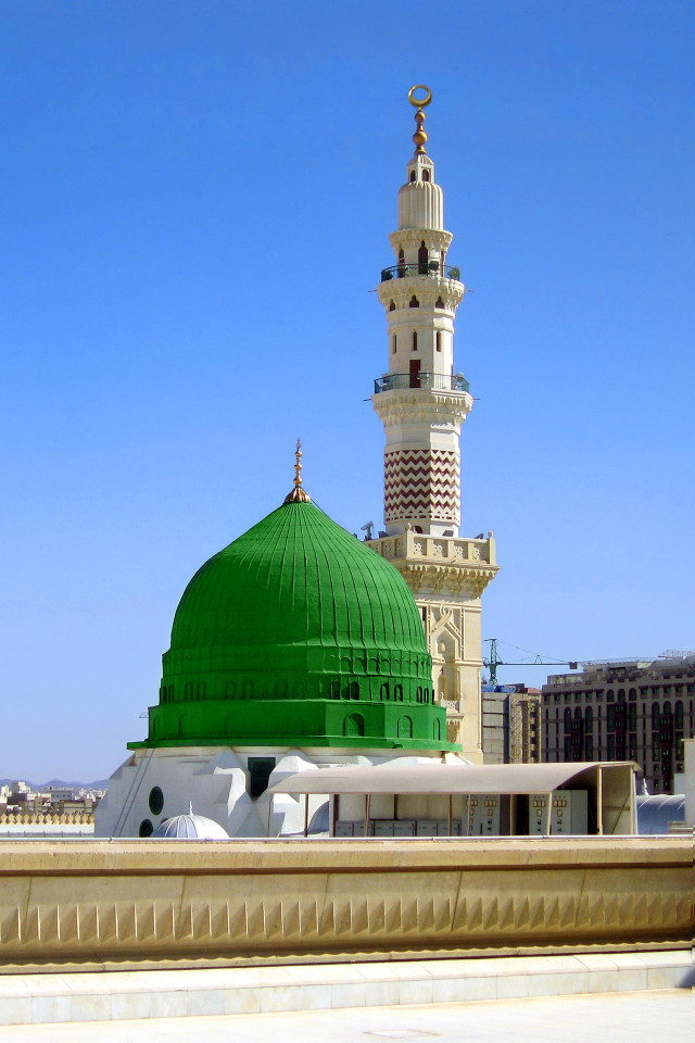 Green dome building sky clock free wallpaper - medium preview image