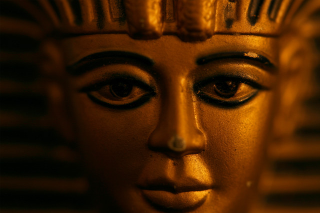 Gold statue woman face black free wallpaper - medium preview image