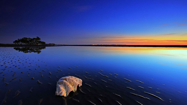Large white object lake sunset free wallpaper - medium preview image