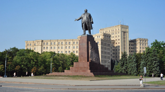 Statue man clocktower building people free wallpaper - medium preview image