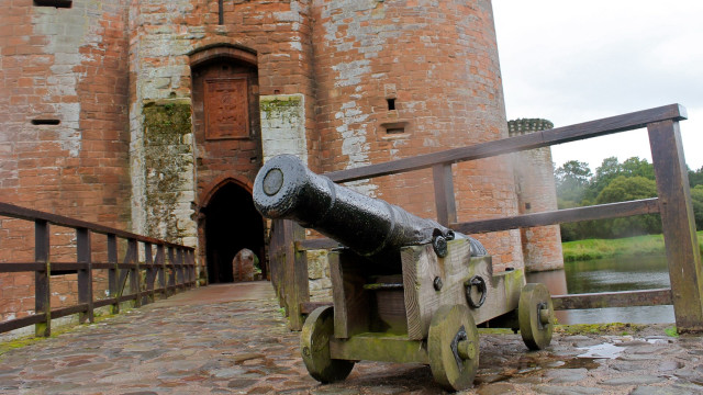 Cannon cart castle entrance bridge free wallpaper - medium preview image