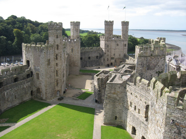 Castle green lawn water boats free wallpaper - medium preview image