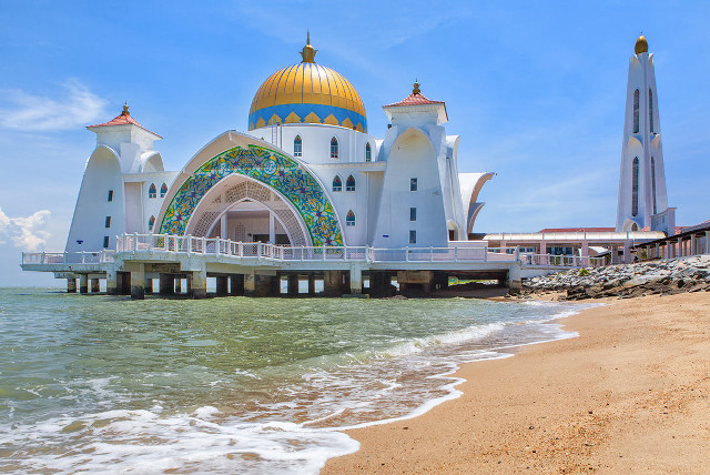 Building pier dome beach ocean free wallpaper - medium preview image