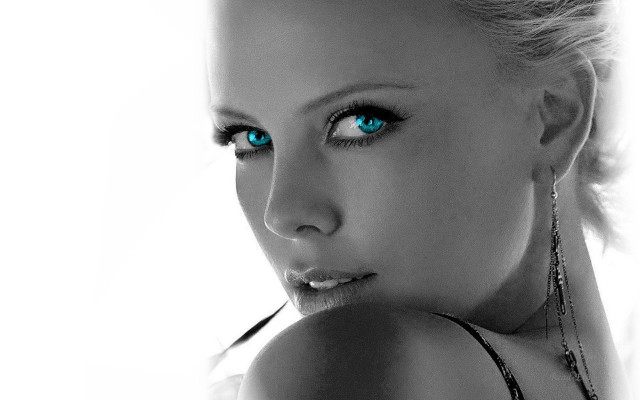 Woman blue eyes serious necklace free wallpaper - medium preview image