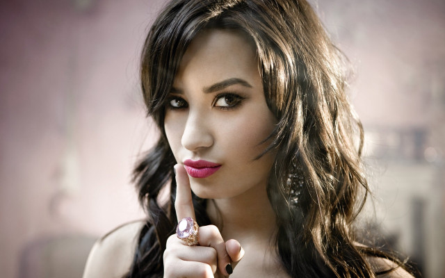 Woman pink lipstick cigarette serious free wallpaper for desktop - medium preview image