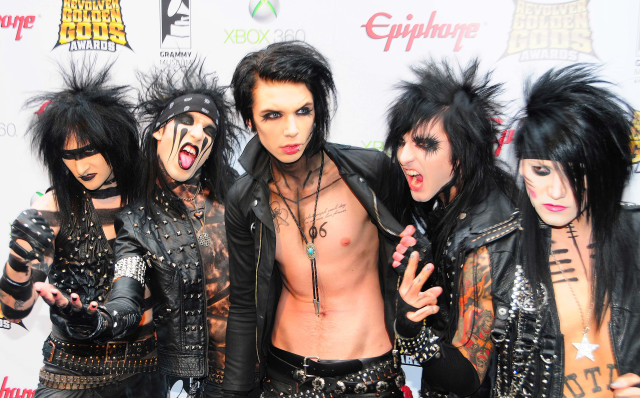 Men black hair makeup posing free wallpaper - medium preview image