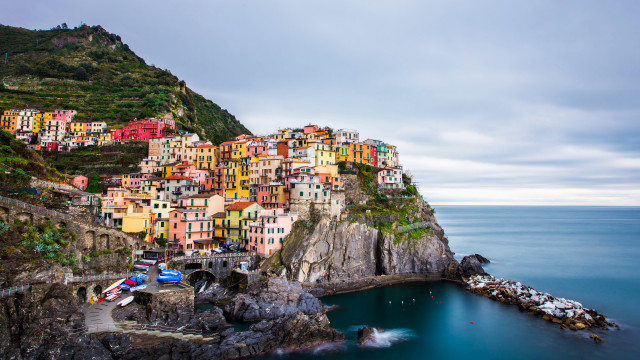 Small village cliff ocean boats free wallpaper - medium preview image
