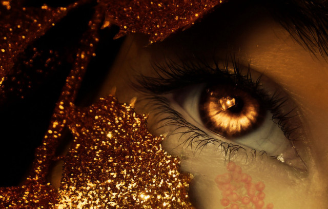 Close up eye gold glitter free wallpaper - medium preview image