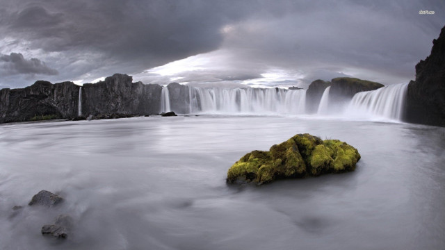 Large waterfall mossy rock cloudy free wallpaper - medium preview image